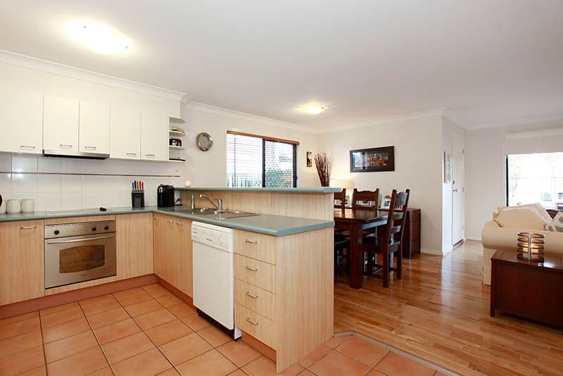 300 Cliveden Avenue, CORINDA QLD 4075, Corinda - Thumbnail 3