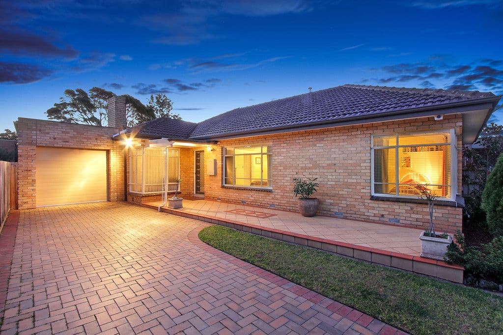 19 Almurta Road, BENTLEIGH EAST VIC 3165, Bentleigh East - Thumbnail 2