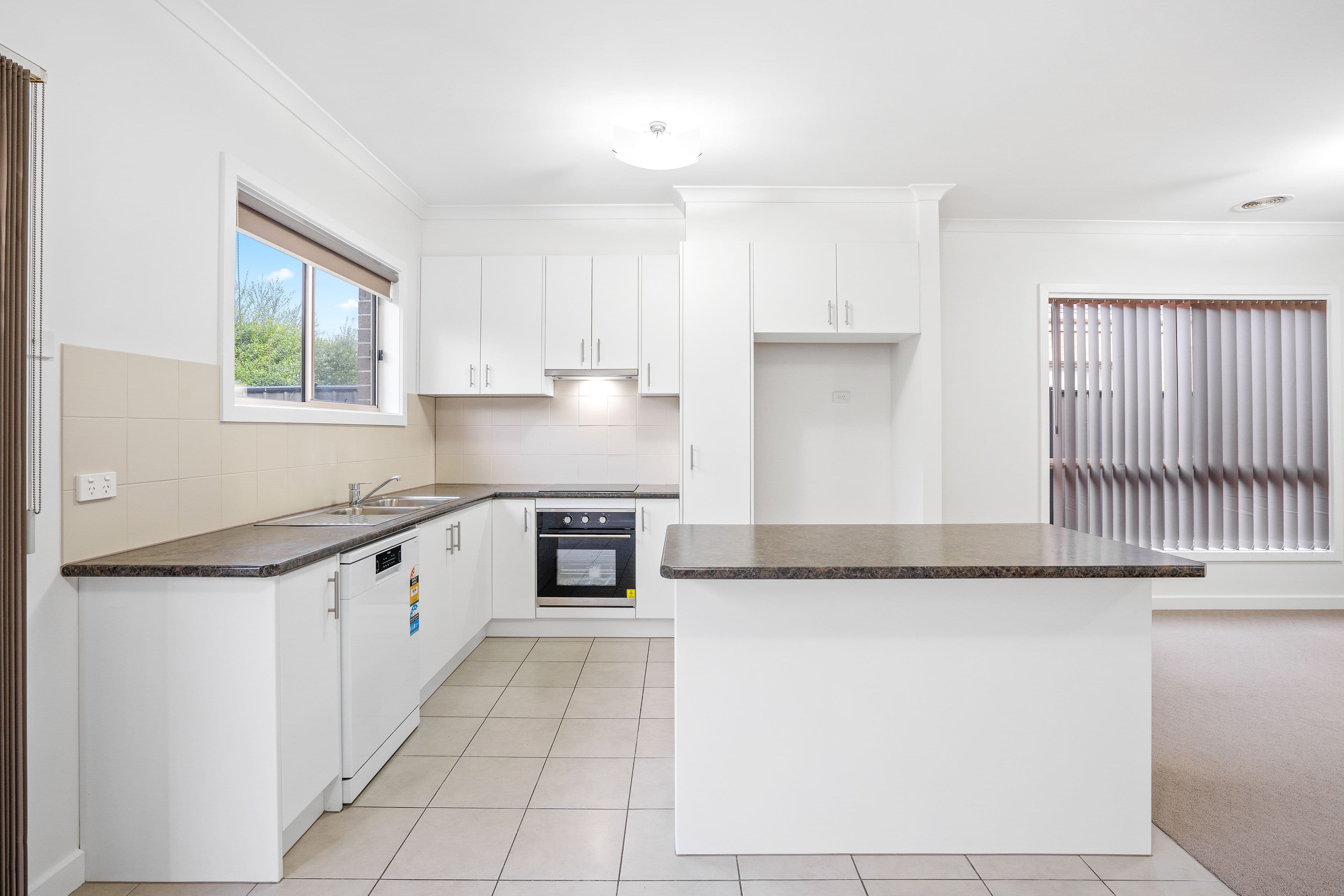 6 Dorset Walk, Mernda VIC 3754, Mernda - Thumbnail 3