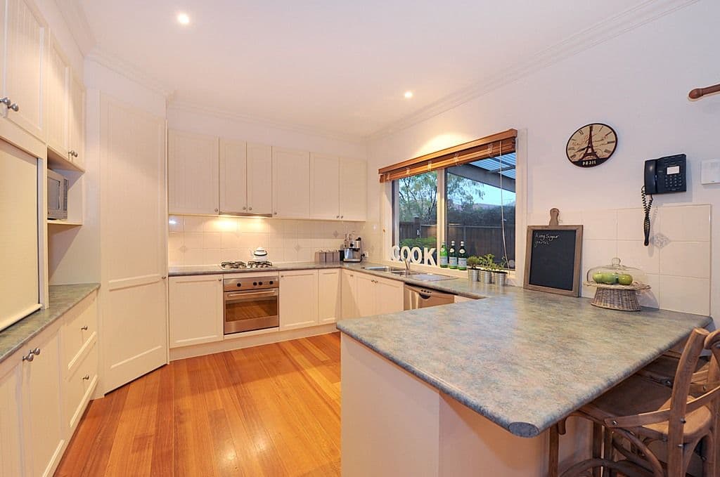 10 Logan Place, BERWICK VIC 3806, Berwick - Thumbnail 2