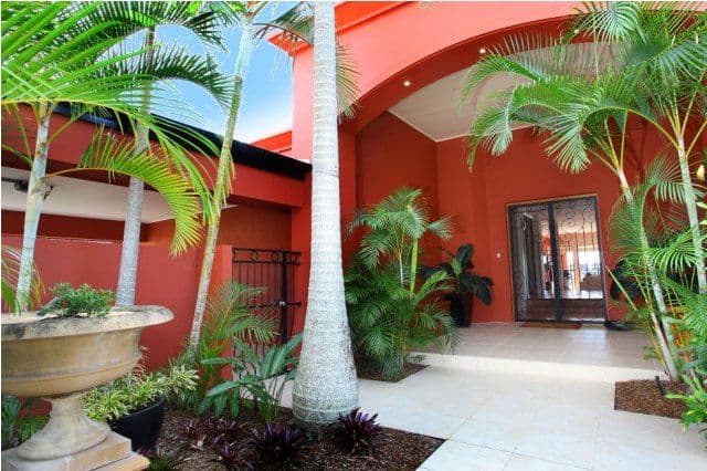 21 Clear Water Bay Avenue, CLEAR ISLAND WATERS QLD 4226, Clear Island Waters - Thumbnail 4