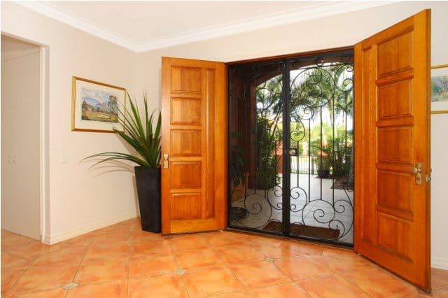 21 Clear Water Bay Avenue, CLEAR ISLAND WATERS QLD 4226, Clear Island Waters - Thumbnail 5