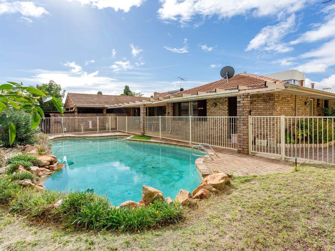 12 Matsen Close, Booragoon WA 6154, Booragoon - Thumbnail 2