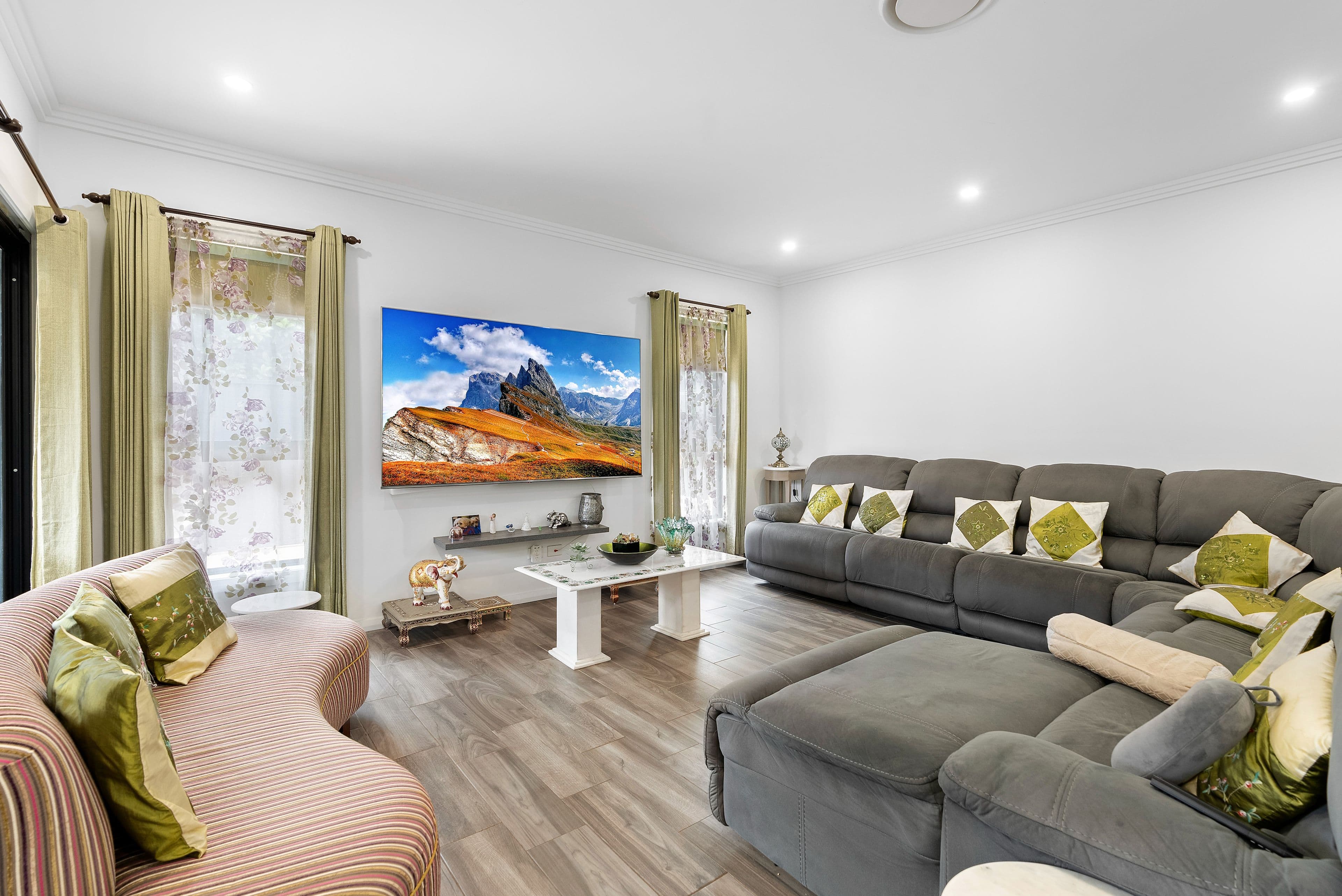 19 Hewison Avenue, Green Valley NSW 2168, Green Valley - Thumbnail 2