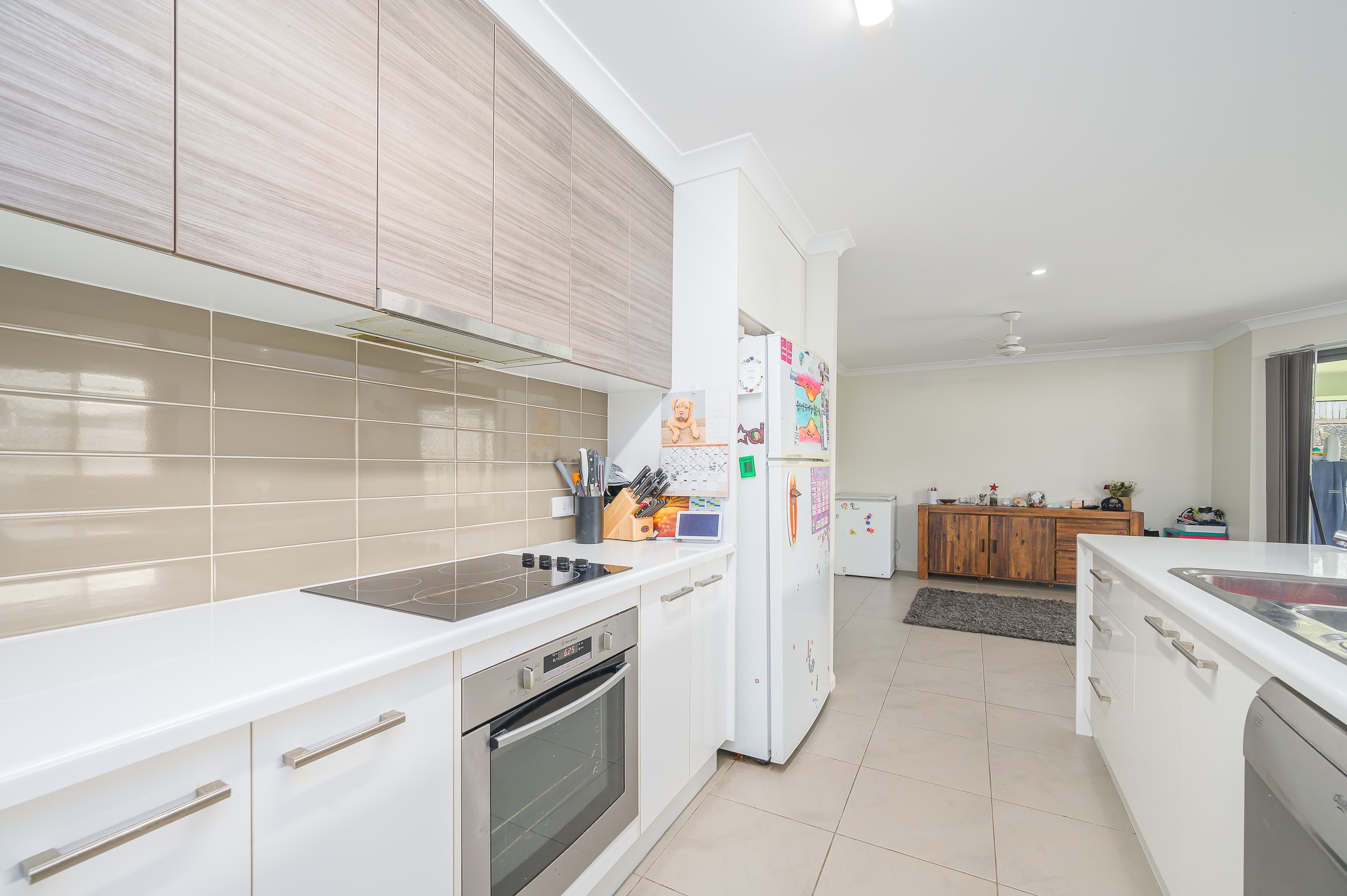 11 Valley Way, Boyne Island QLD 4680, Boyne Island - Thumbnail 2