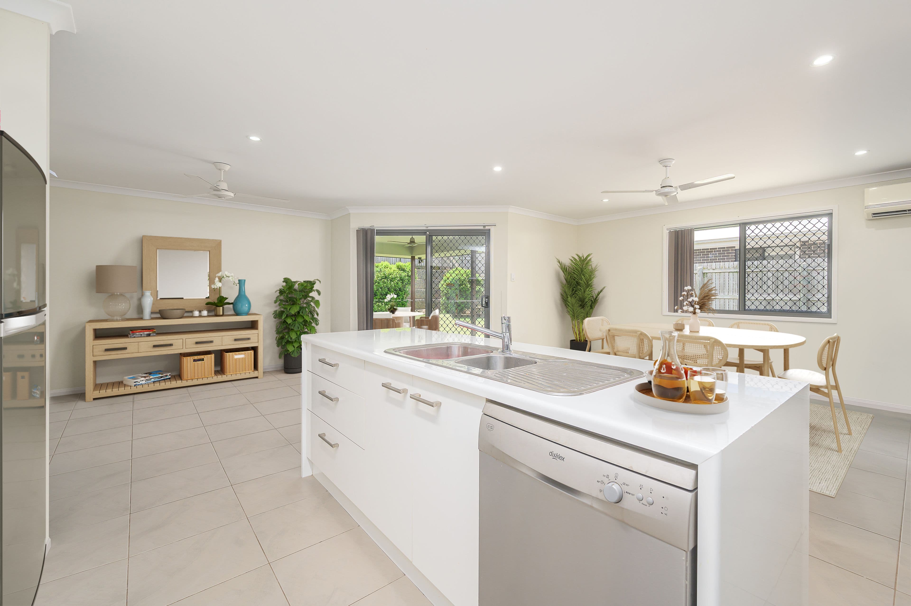 11 Valley Way, Boyne Island QLD 4680, Boyne Island - Thumbnail 3
