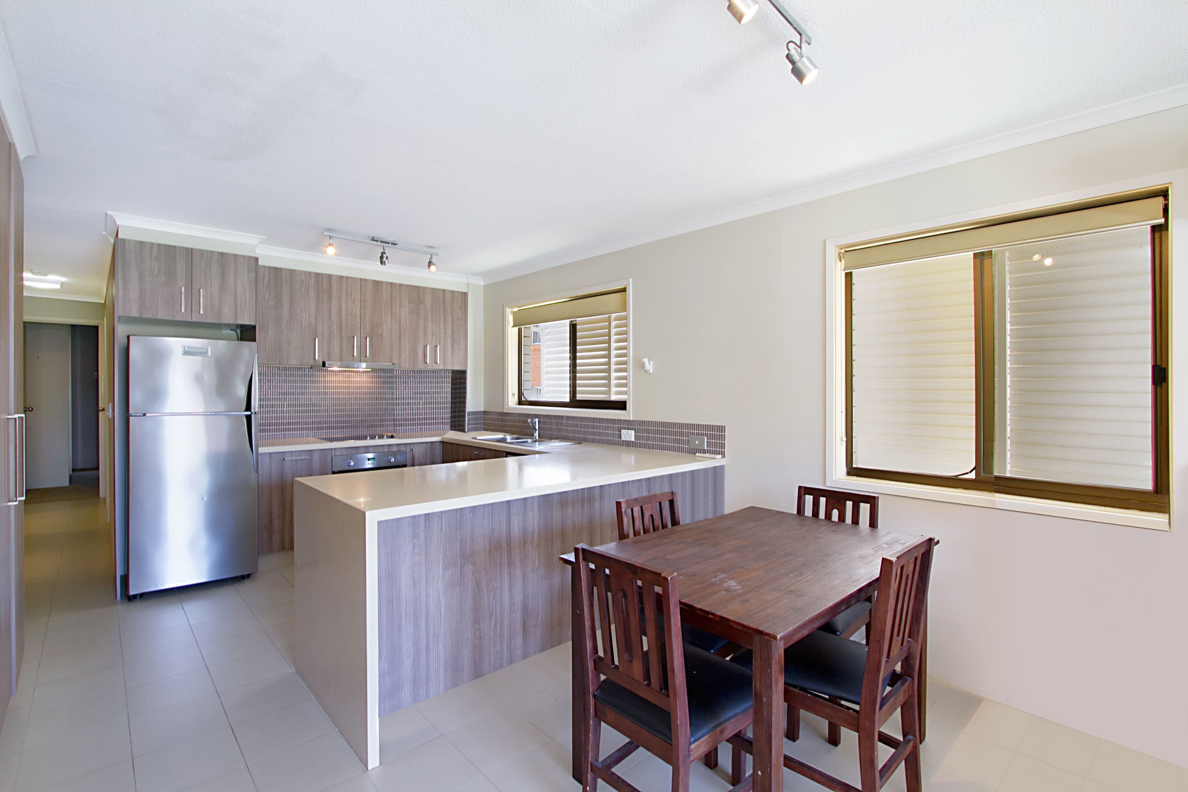 4 'Parkdale Apartments' 12 Chelsea Avenue, BROADBEACH QLD 4218, Broadbeach - Thumbnail 4