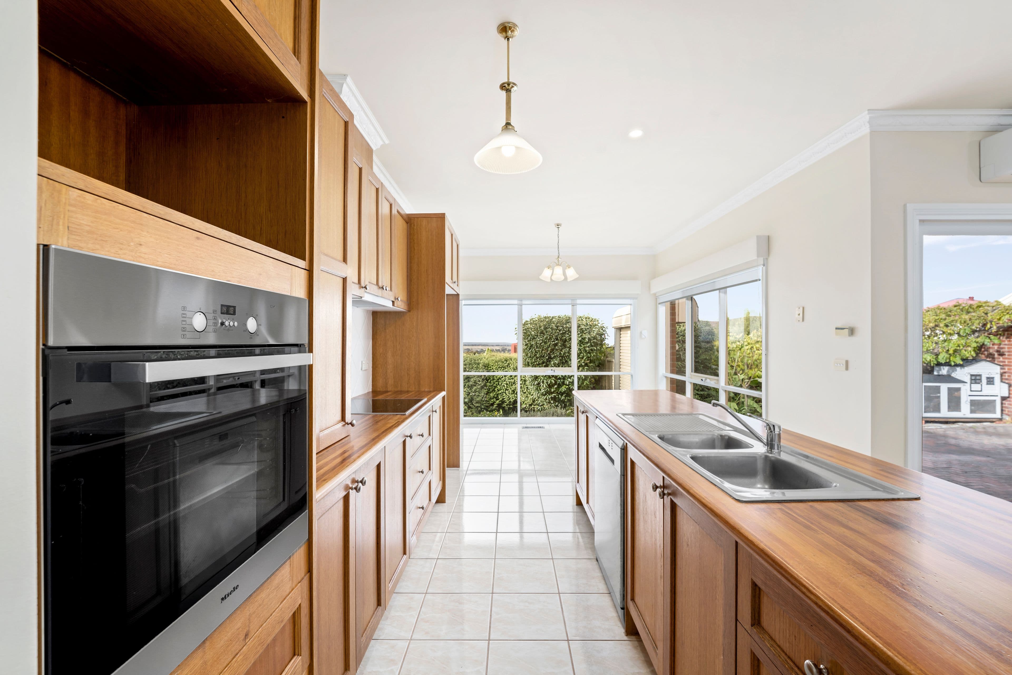 9 Greenhill Court, Sunbury VIC 3429, Sunbury - Thumbnail 4