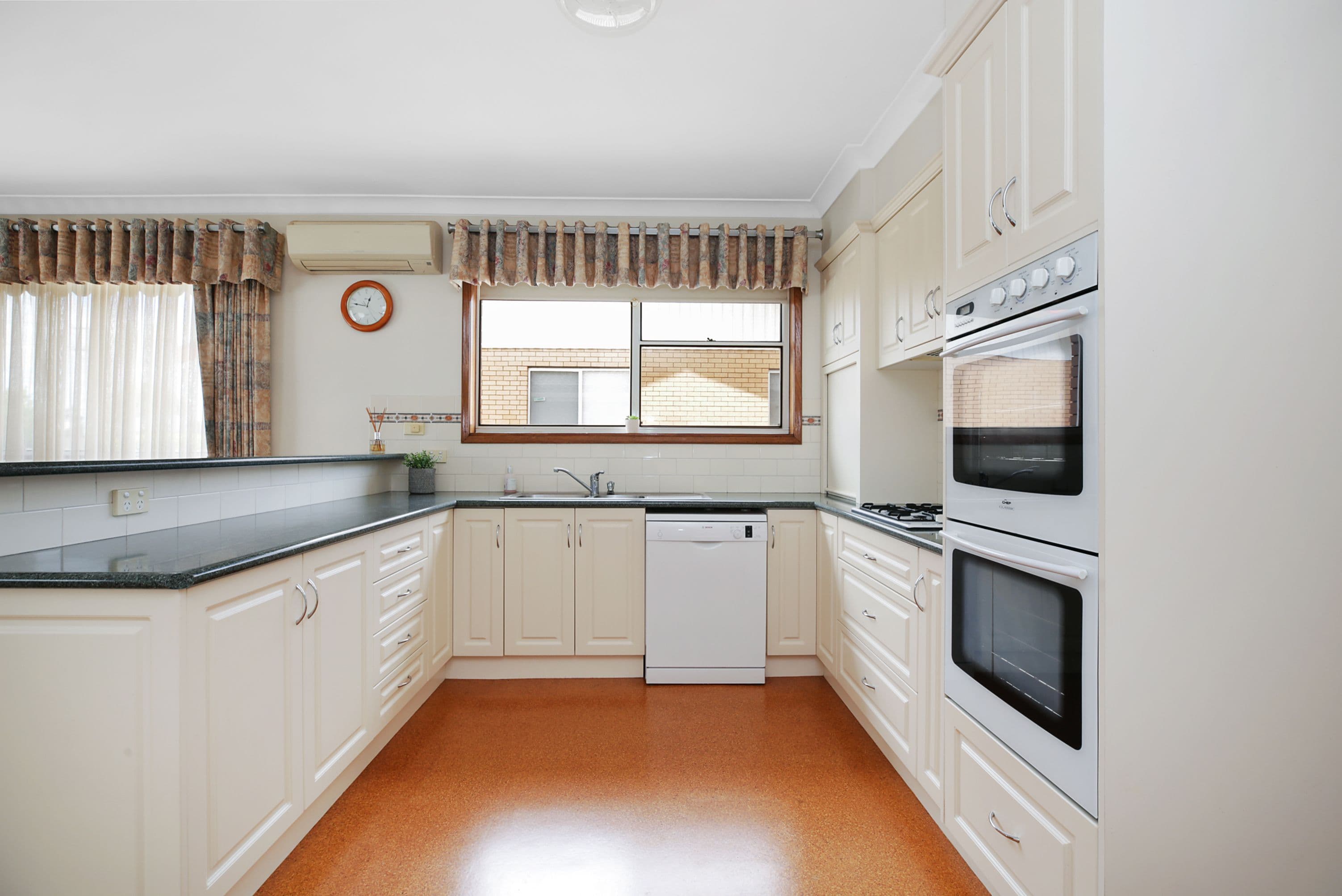 75 Curdie Street, Cobden VIC 3266, Cobden - Thumbnail 2