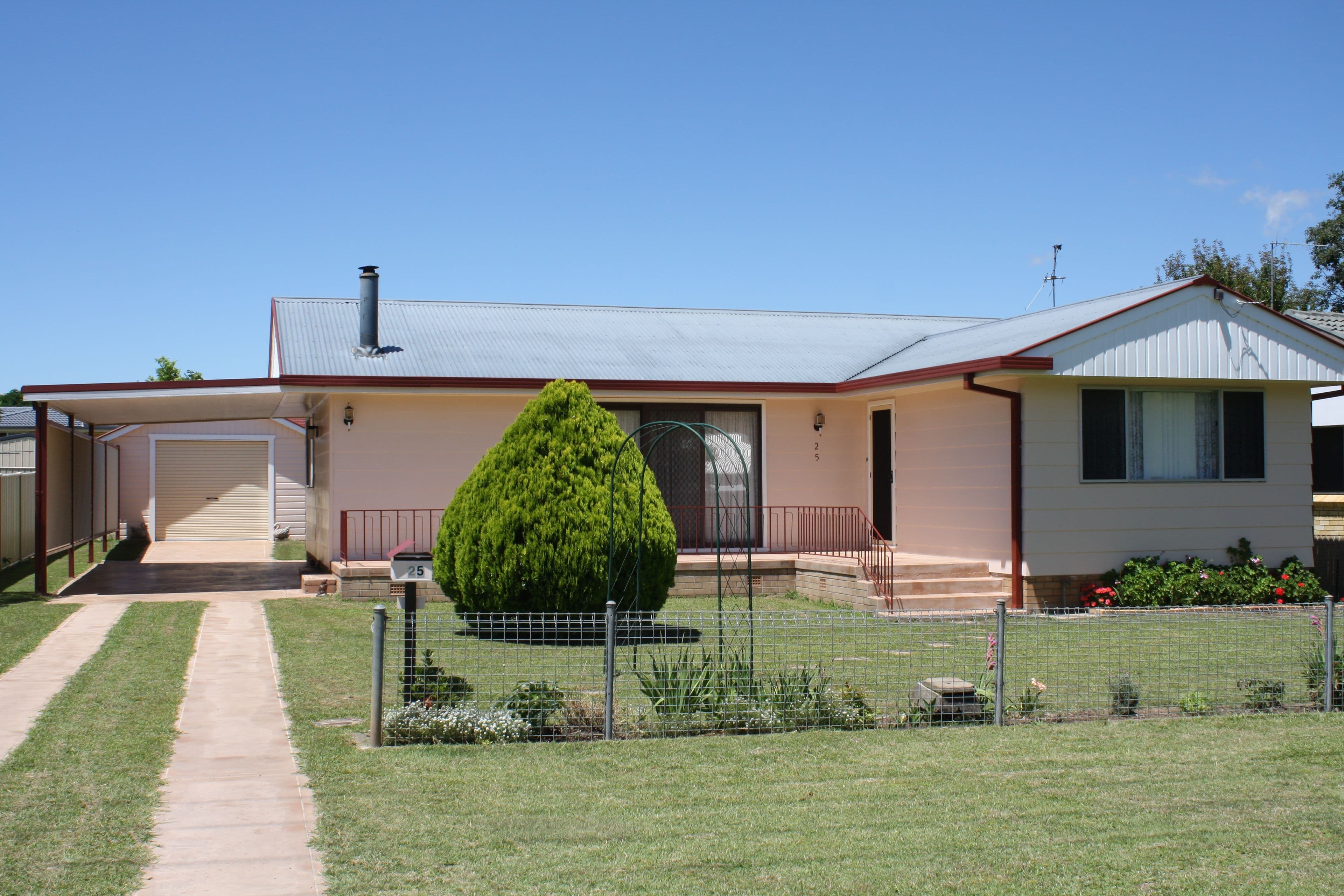 Glen Innes NSW 2370, Glen Innes - Image 1