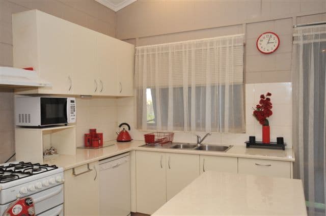 19 Edwin Street, NORTH BENDIGO VIC 3550, North Bendigo - Thumbnail 2