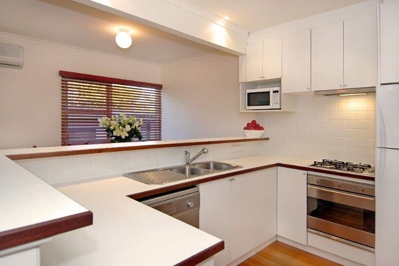 25 Fricker Avenue, GREENSBOROUGH VIC 3088, Greensborough - Thumbnail 3