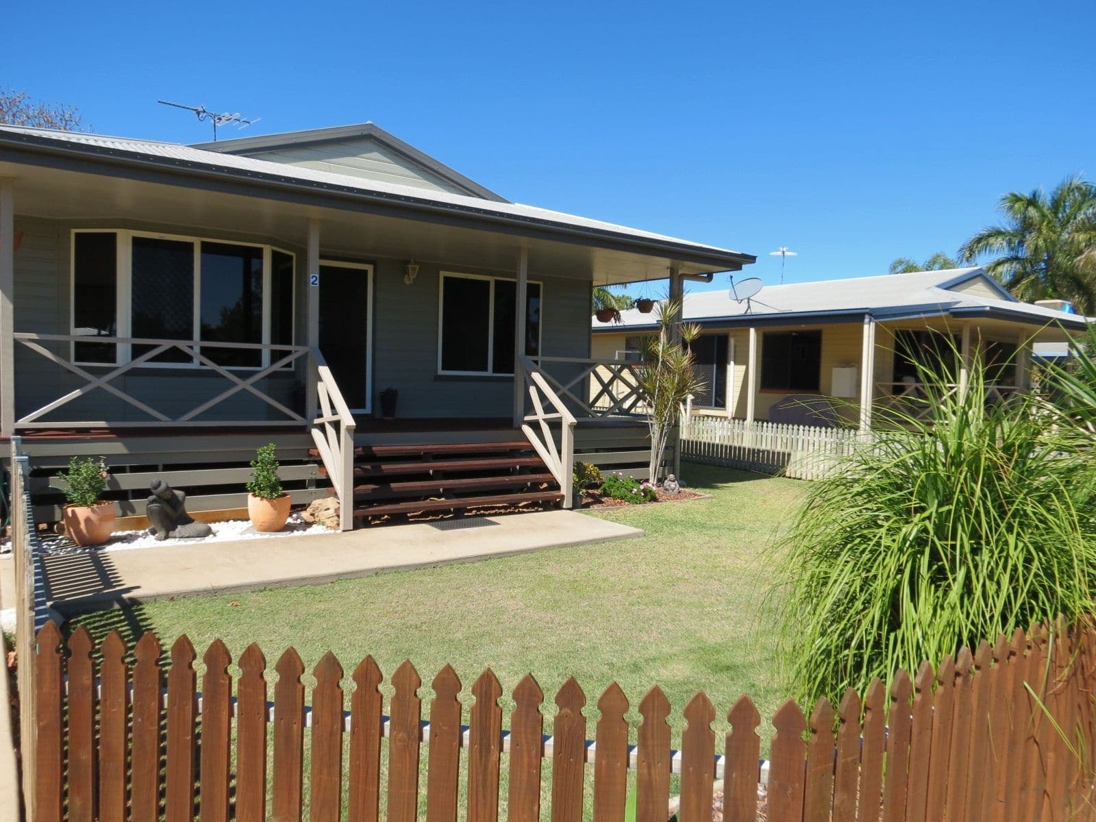 87 Roberts Street, Emerald QLD 4720, Emerald - Thumbnail 2
