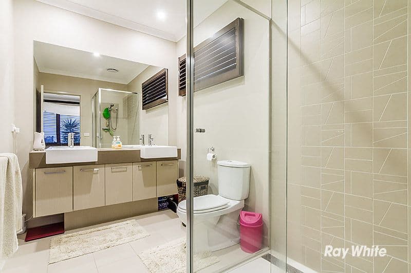 88 Bradford Drive, Cranbourne East VIC 3977, Cranbourne East - Thumbnail 3