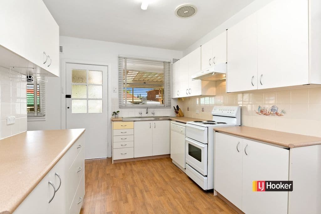 4 Bradley Crescent, Wiley Park - Thumbnail 4