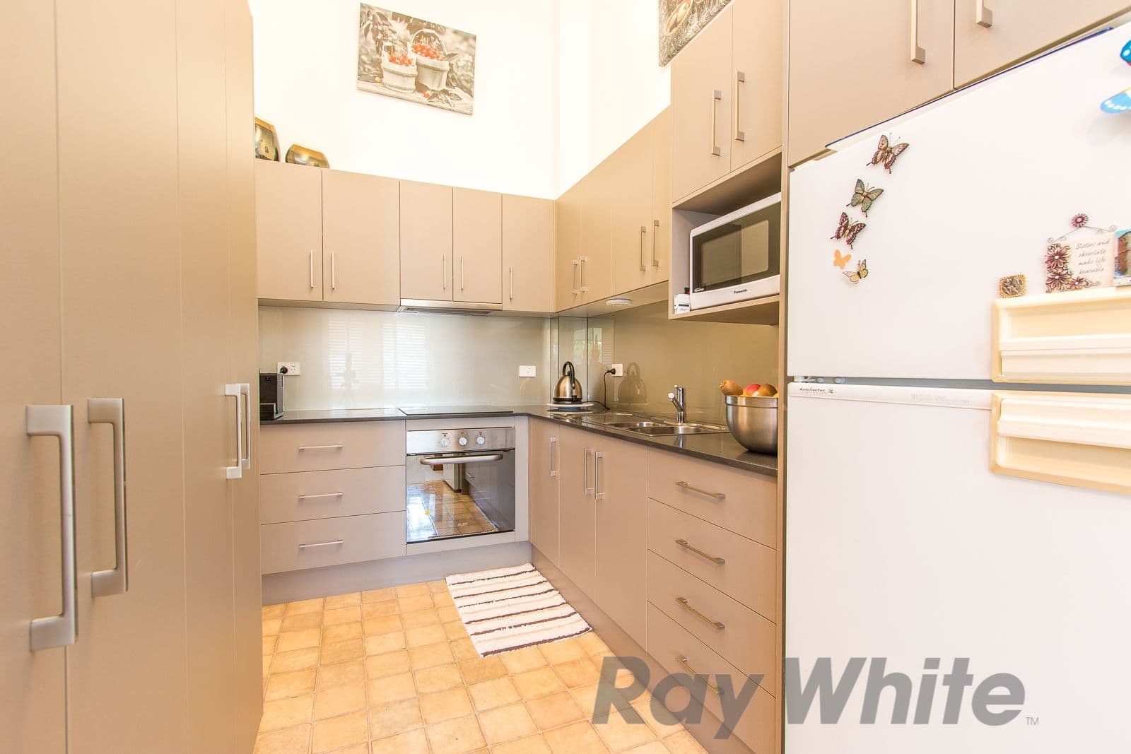 7 Highfield Road, Canterbury - Thumbnail 2