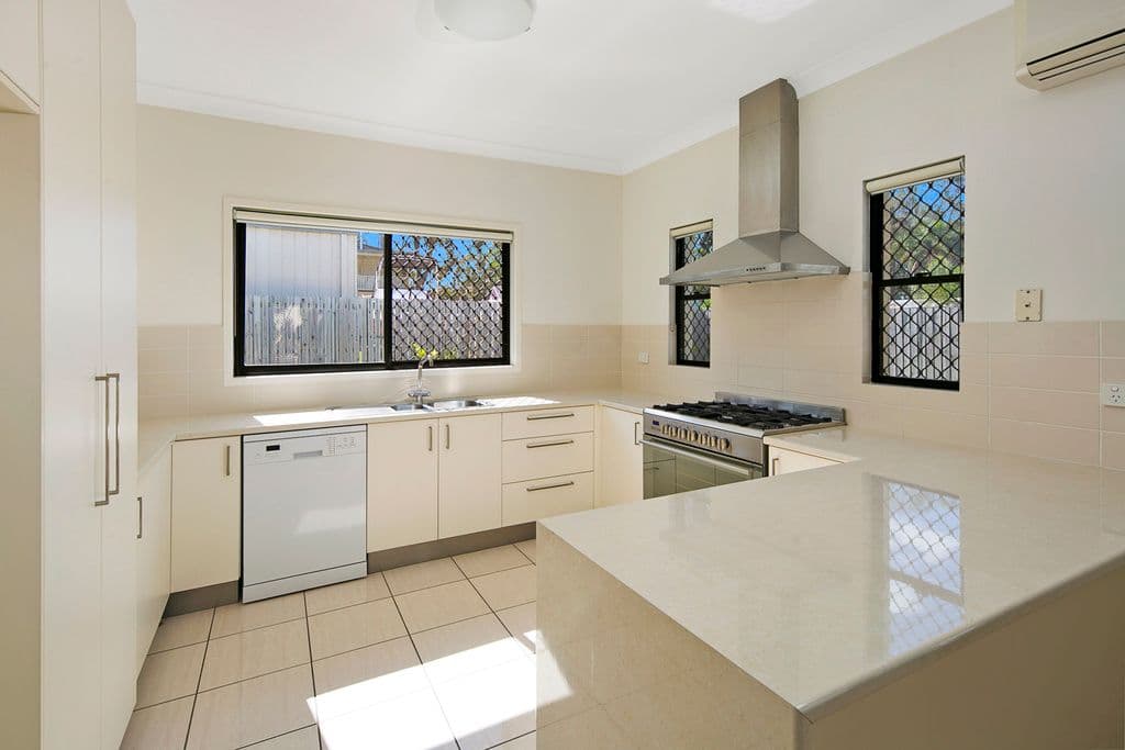 47 Poloni Place, WELLINGTON POINT QLD 4160, Wellington Point - Thumbnail 2