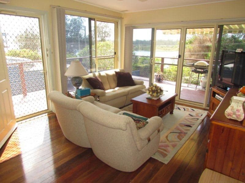 12 Riverside Drive, NAMBUCCA HEADS NSW 2448, Nambucca Heads - Thumbnail 2
