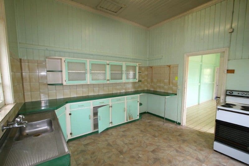 82 Woondooma Street, BUNDABERG WEST QLD 4670, Bundaberg West - Thumbnail 2