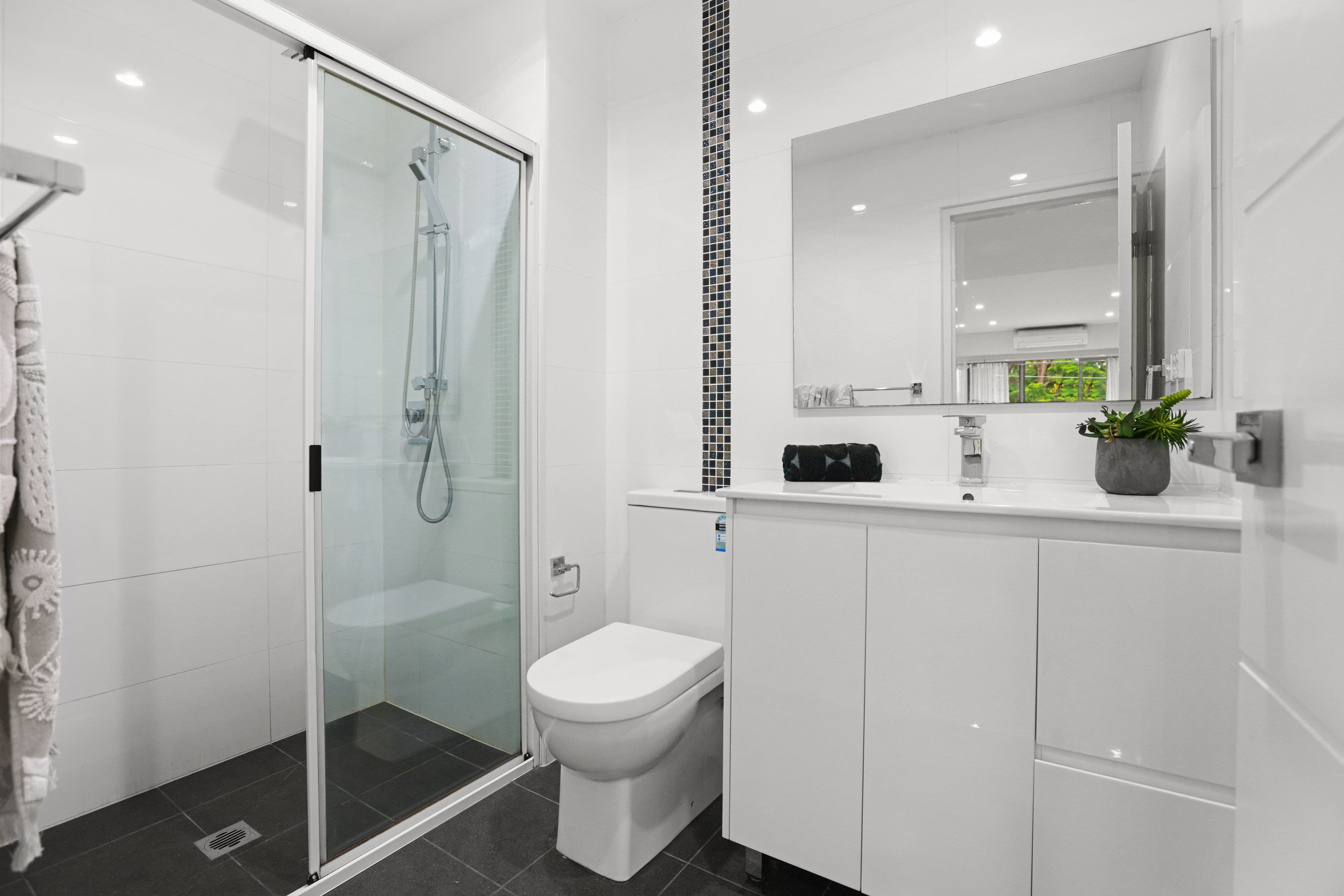 1 Hugh Avenue, Peakhurst NSW 2210, Peakhurst - Thumbnail 5
