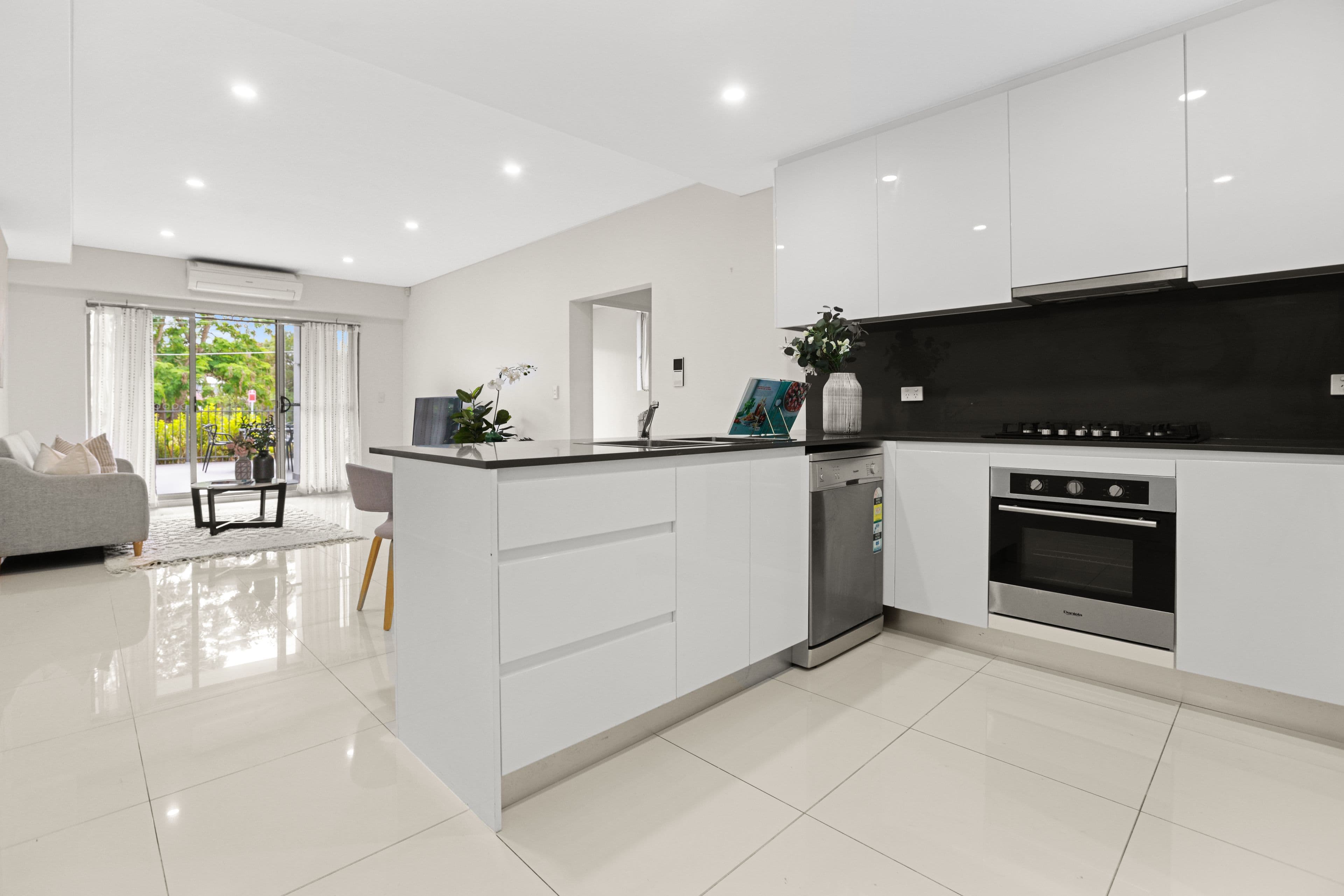 1 Hugh Avenue, Peakhurst NSW 2210, Peakhurst - Thumbnail 6