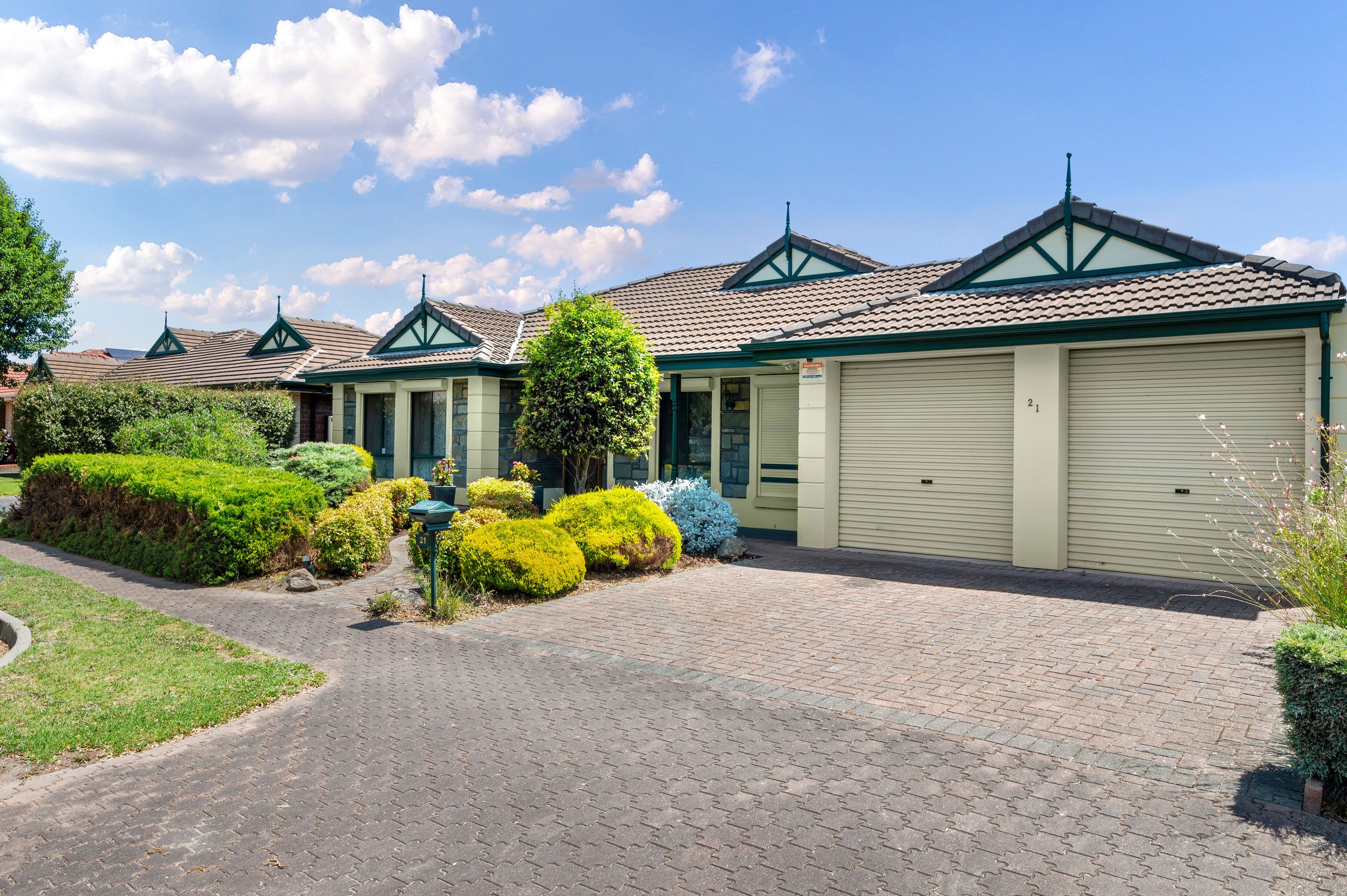 21 Sissinghurst Drive, Oakden SA 5086, Oakden - Image 1