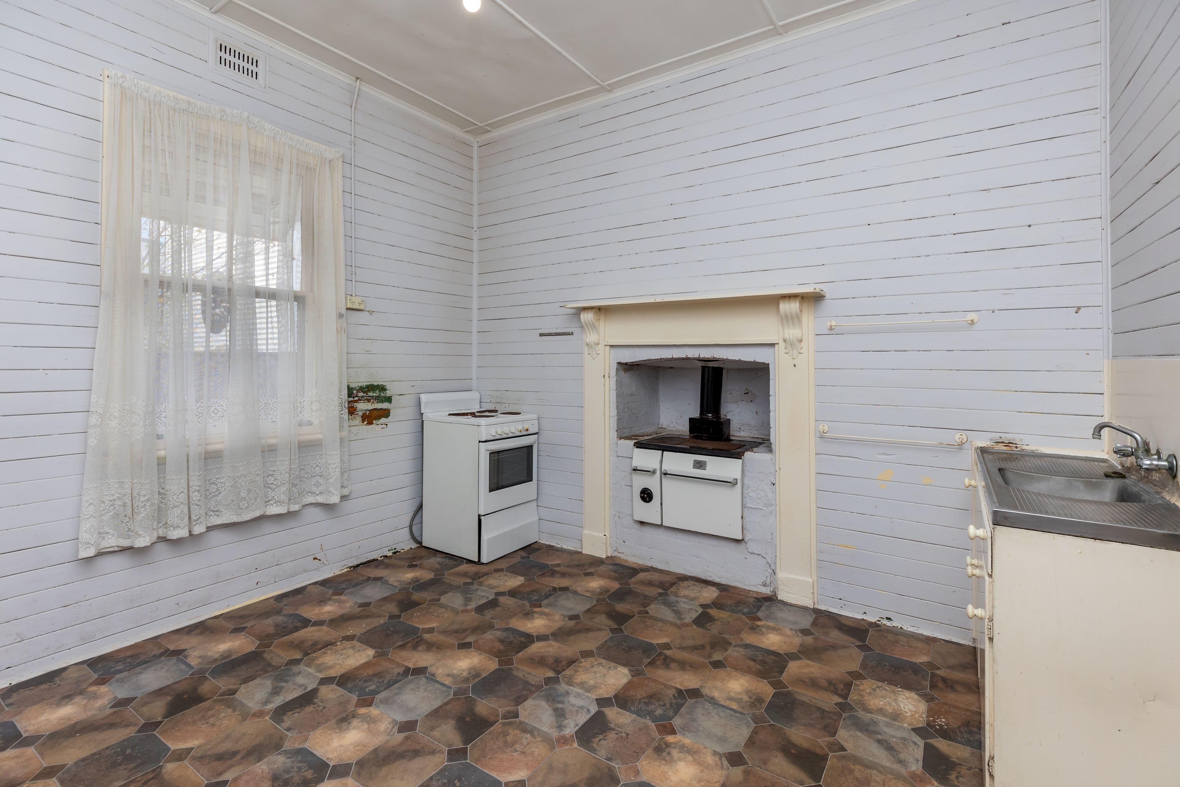 132 Main Street, Junee NSW 2663, Junee - Thumbnail 4