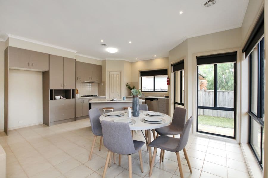 25 Lowess Lane, Sanctuary Lakes VIC 3030, Sanctuary Lakes - Thumbnail 4