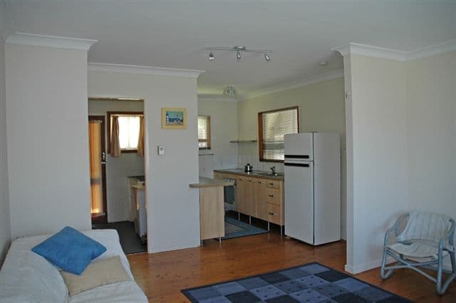 5 Bernadette BoulevaRoad, BATEHAVEN NSW 2536, Batehaven - Thumbnail 3