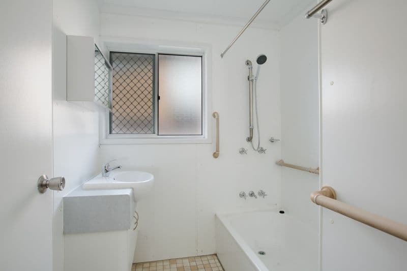 4 Deacon Court, MOOROOBOOL QLD 4870, Mooroobool - Thumbnail 8