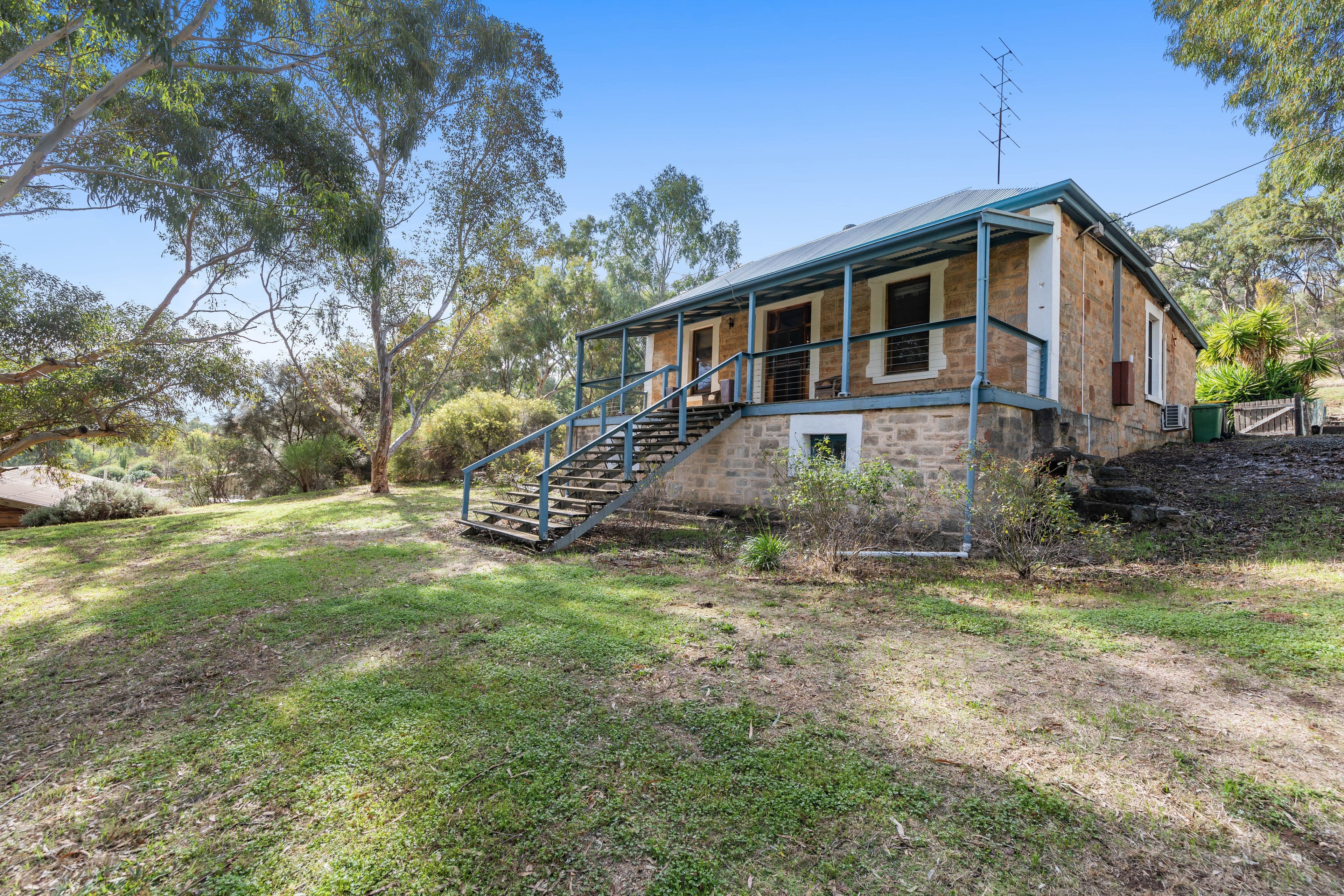 33 Warenda Road, Clare SA 5453, Clare - Thumbnail 2