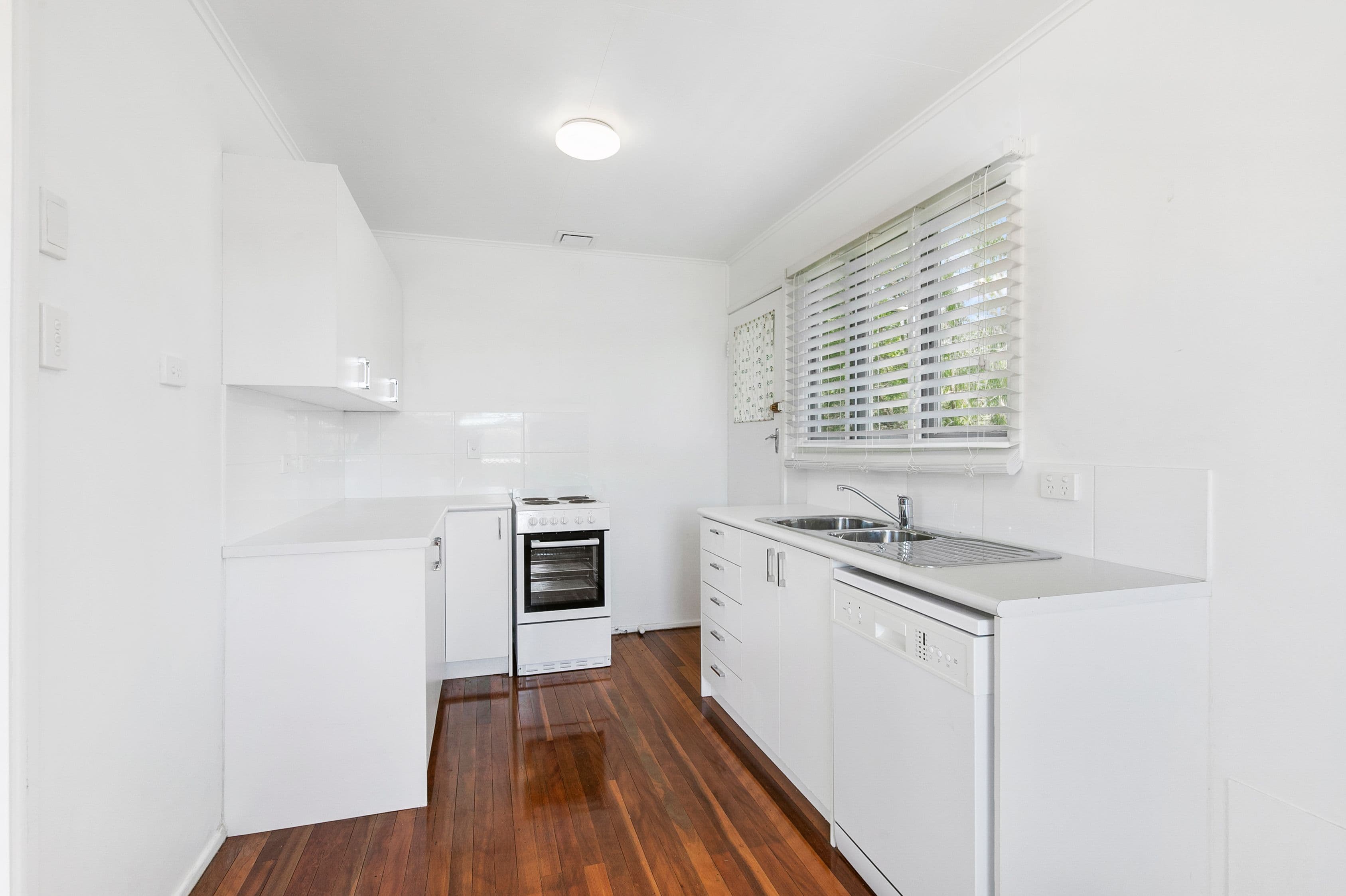 733 New Cleveland Road, Gumdale QLD 4154, Gumdale - Thumbnail 3