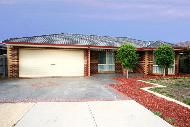 10 Oakwood Crescent, HOPPERS CROSSING VIC 3029, Hoppers Crossing - Image 1
