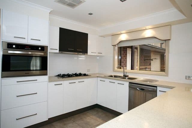 10 Oakwood Crescent, HOPPERS CROSSING VIC 3029, Hoppers Crossing - Thumbnail 2
