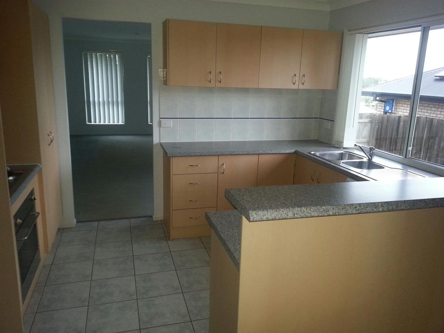33 Paris Parade, ORMEAU QLD 4208, Ormeau - Thumbnail 3