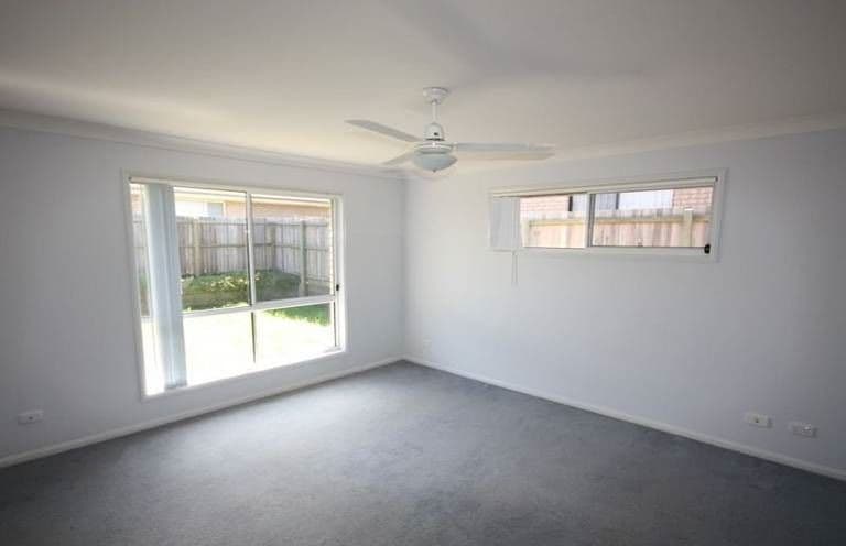 33 Paris Parade, ORMEAU QLD 4208, Ormeau - Thumbnail 4