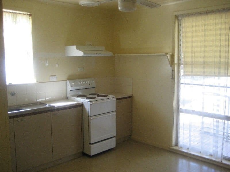 8 Johnson Street, ROCHESTER VIC 3561, Rochester - Thumbnail 3