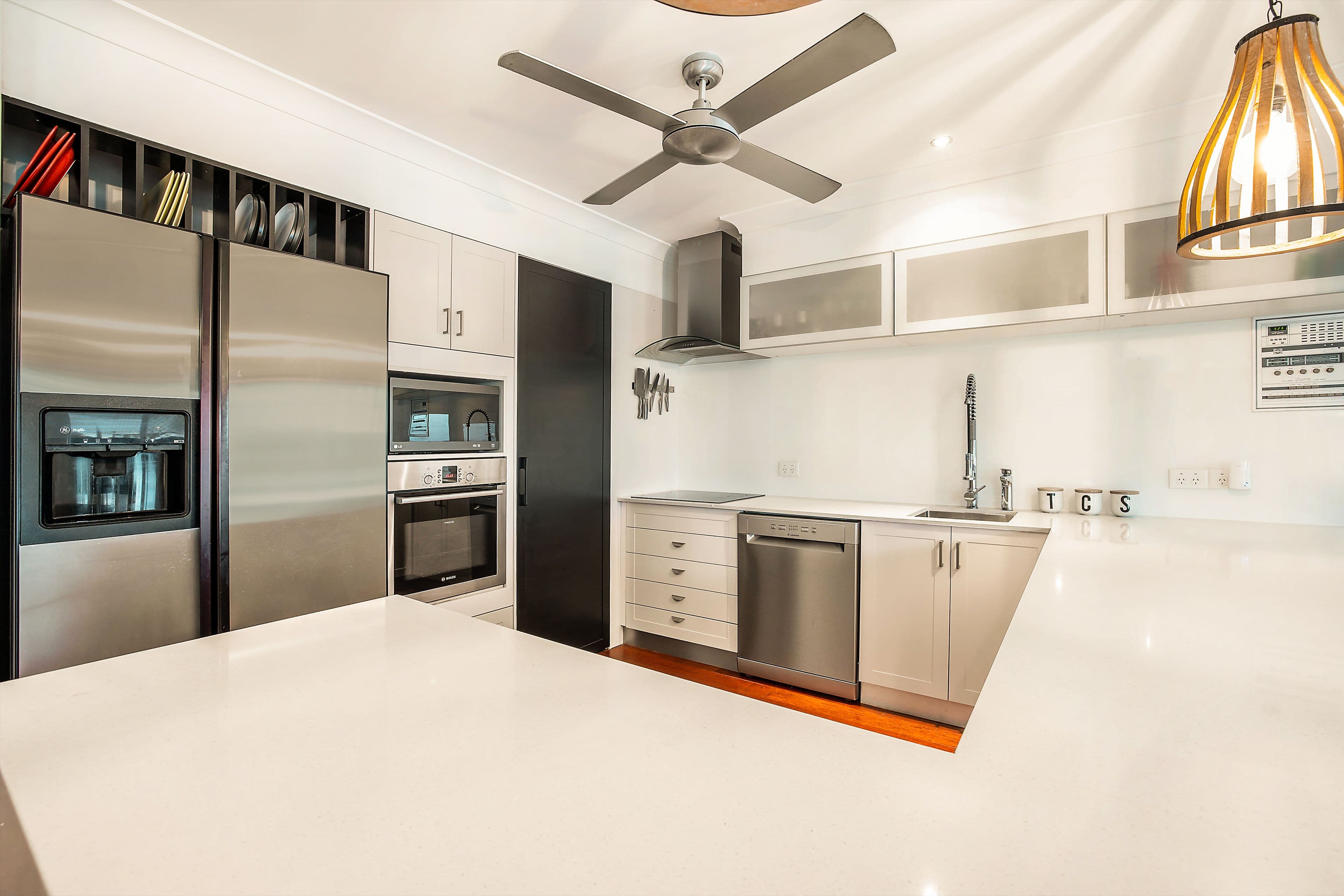 28 Port Jackson Boulevard, Clear Island Waters QLD 4226, Clear Island Waters - Thumbnail 2