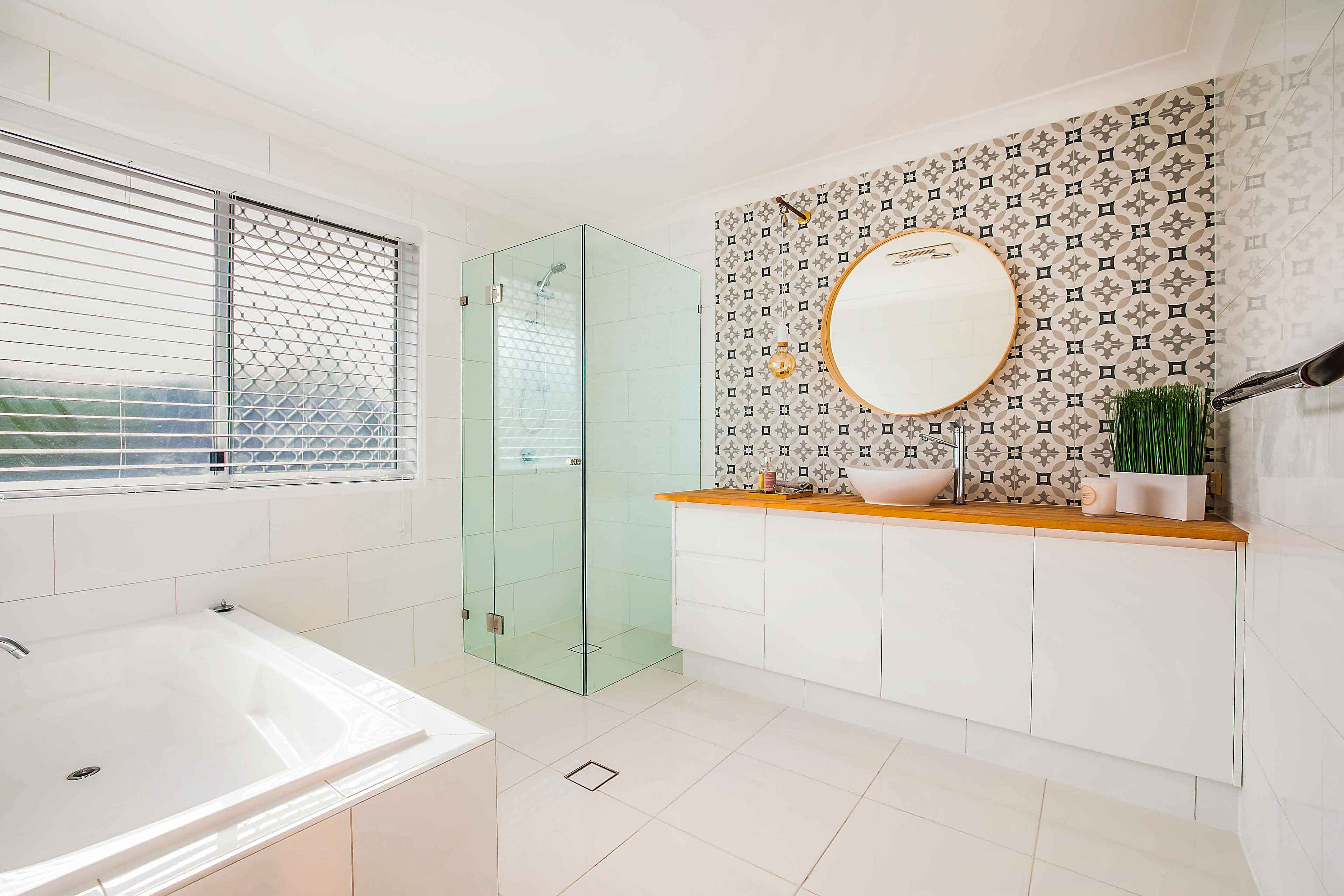 28 Port Jackson Boulevard, Clear Island Waters QLD 4226, Clear Island Waters - Thumbnail 4