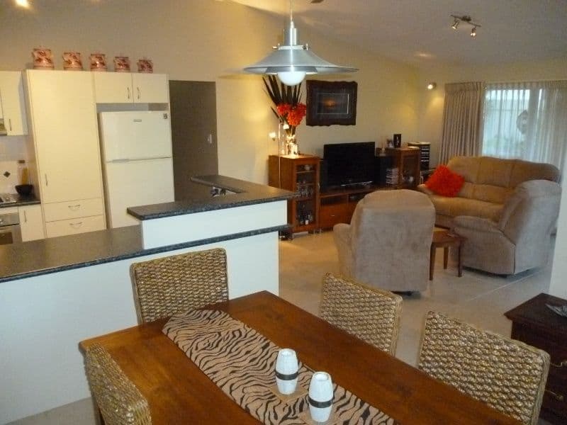14 Hibiscus Avenue, MOOLOOLABA QLD 4557, Mooloolaba - Thumbnail 3