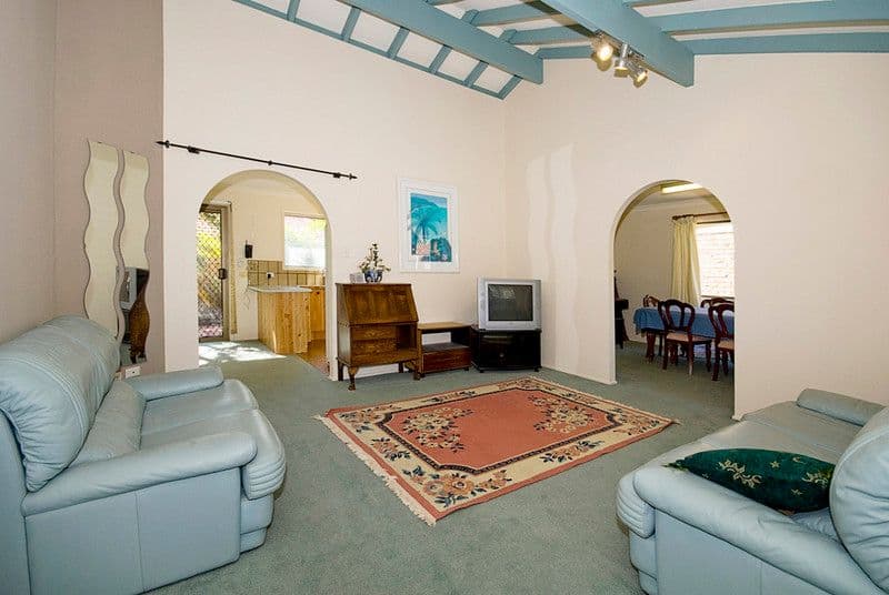 2/4 Glasson Drive, Orange, Orange - Image 1