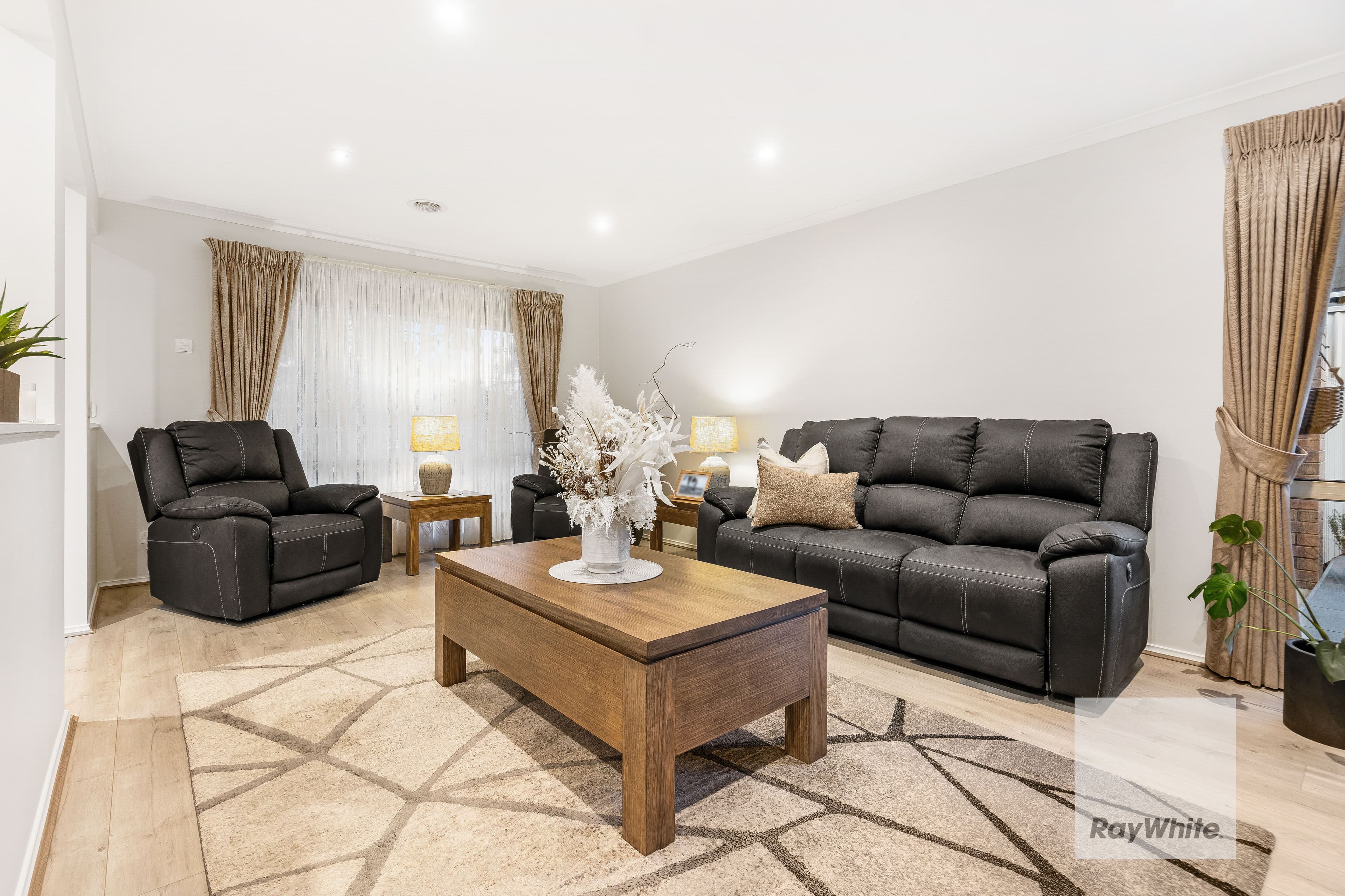 1 Alexander Close, Delahey VIC 3037, Delahey - Thumbnail 2