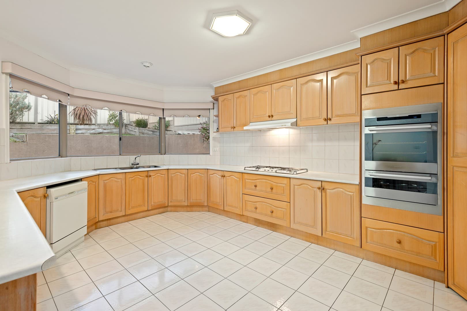 2 Peartree Court, Doncaster East, VIC 3109, Doncaster East - Thumbnail 3