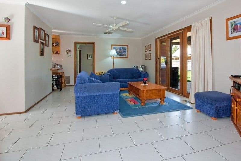 6  McIntyre Close, FERNTREE GULLY VIC 3156, Ferntree Gully - Thumbnail 4