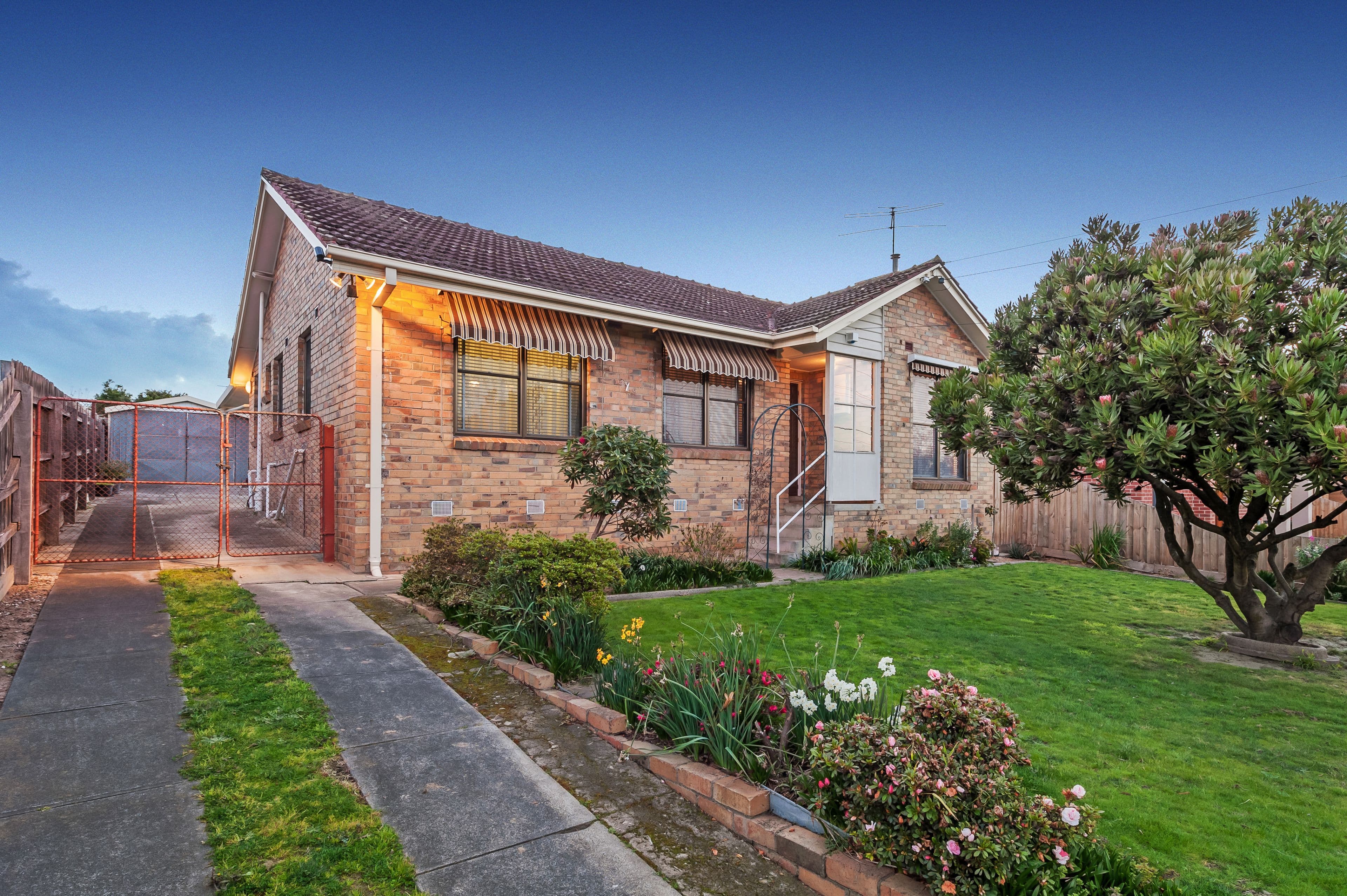7 Loddon Avenue, Reservoir VIC 3073, Reservoir - Thumbnail 2