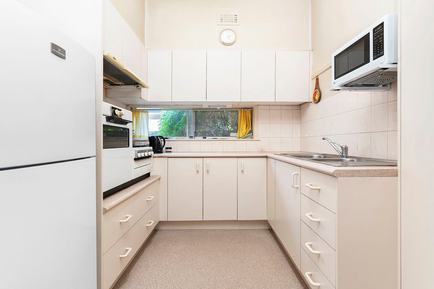 13 Devon Street, Cheltenham VIC 3192, Cheltenham - Thumbnail 2