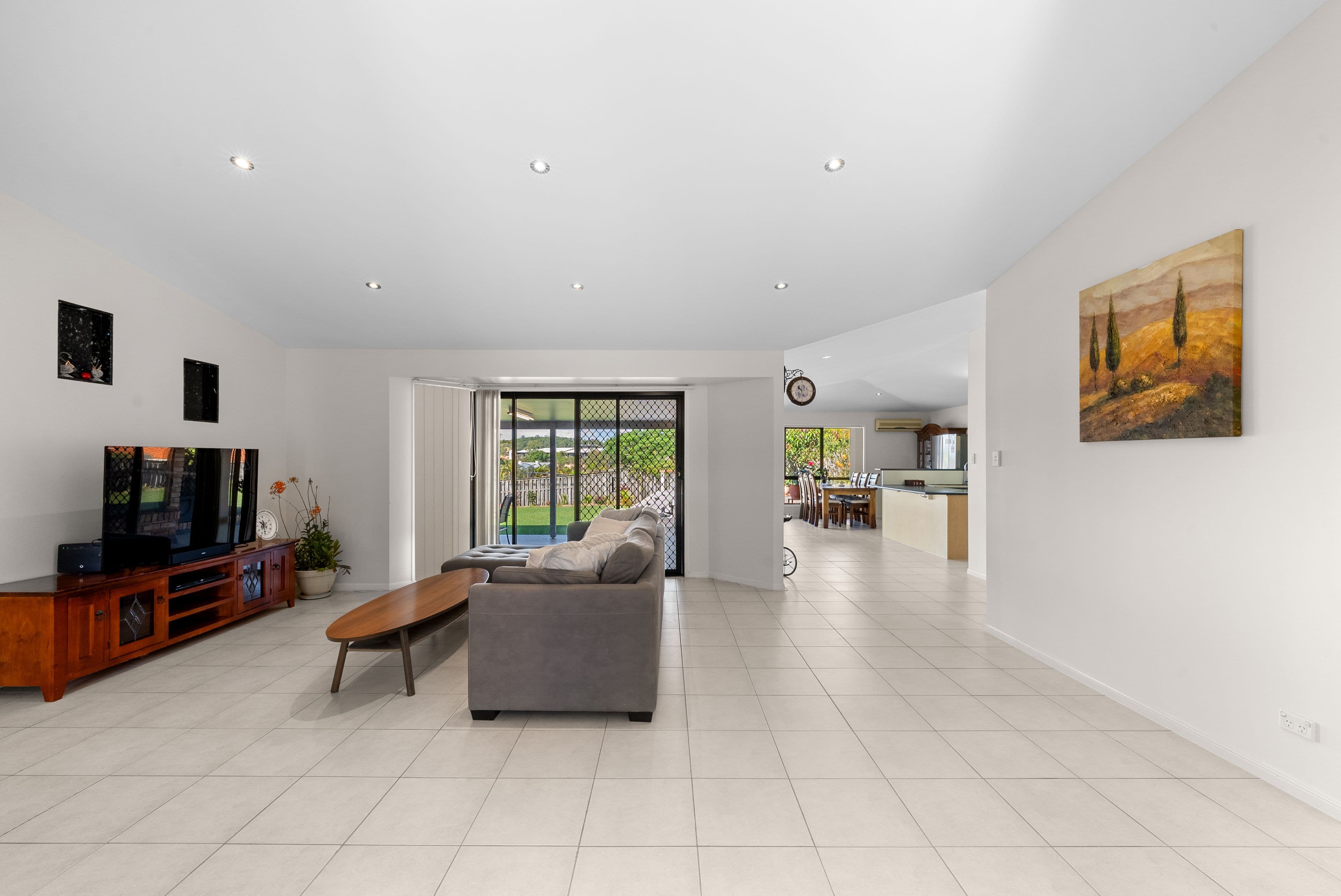 16 Chatham Avenue, Pacific Pines QLD 4211, Pacific Pines - Thumbnail 5