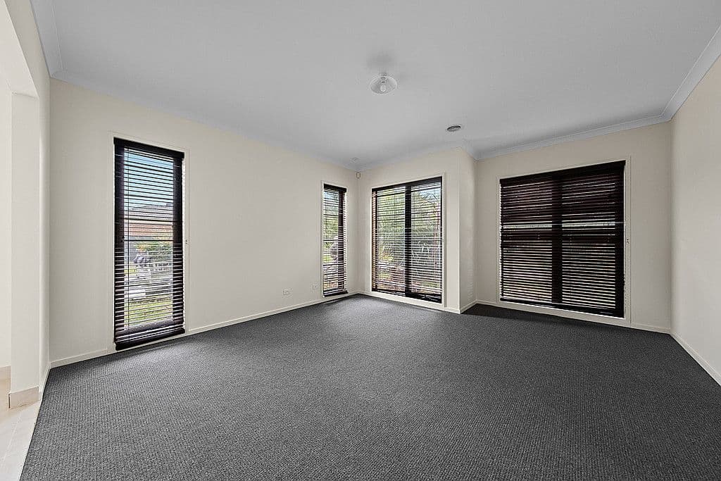 12 Gladiolus Circuit, Cranbourne North VIC 3977, Cranbourne North - Thumbnail 2