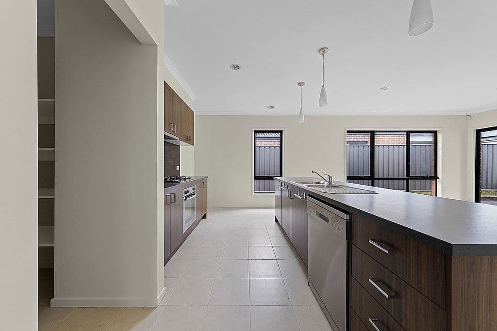 12 Gladiolus Circuit, Cranbourne North VIC 3977, Cranbourne North - Thumbnail 3