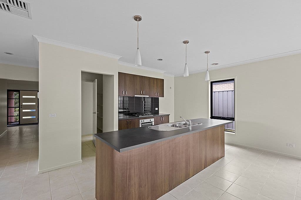 12 Gladiolus Circuit, Cranbourne North VIC 3977, Cranbourne North - Thumbnail 4